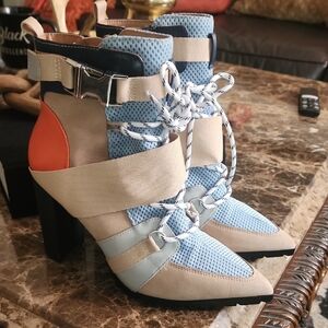 Steve Madden Tan and Blue Lace Up Boots